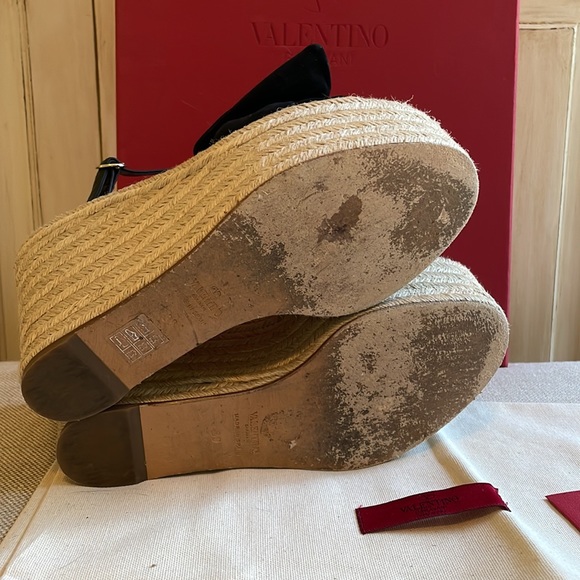 - Valentino Bow Wedge Sandler - Picture 6 of 7